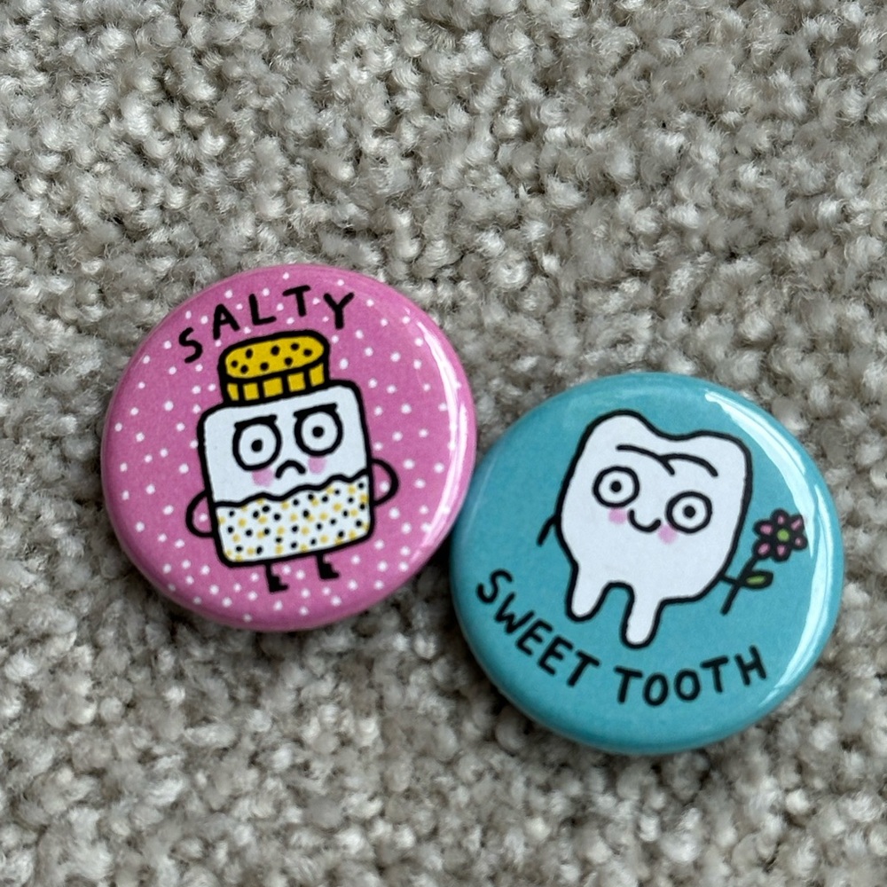 Cute little pins, pack of 2